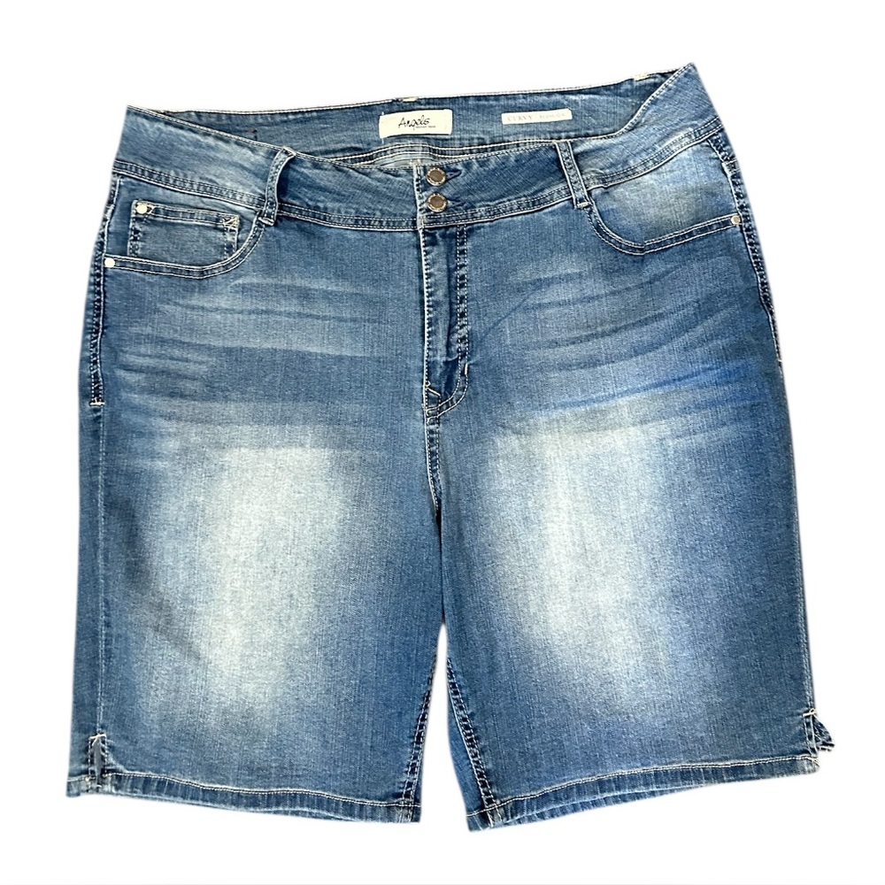NWOT - Angels Curvy Bermuda Jean Shorts.